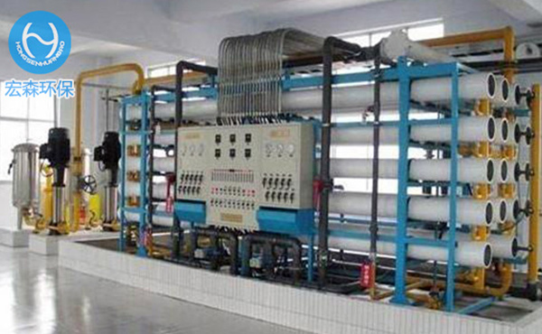 電去離子(Electrodeionization 簡稱EDI)是將電滲析膜分離技術(shù)與離子交換技術(shù)有機(jī)地結(jié)合起來的一種新的制備超純水(高純水)的技術(shù)，它利用電滲析過程中的極化現(xiàn)象對填充在淡水室中的離子交換樹脂進(jìn)行電化學(xué)再生。